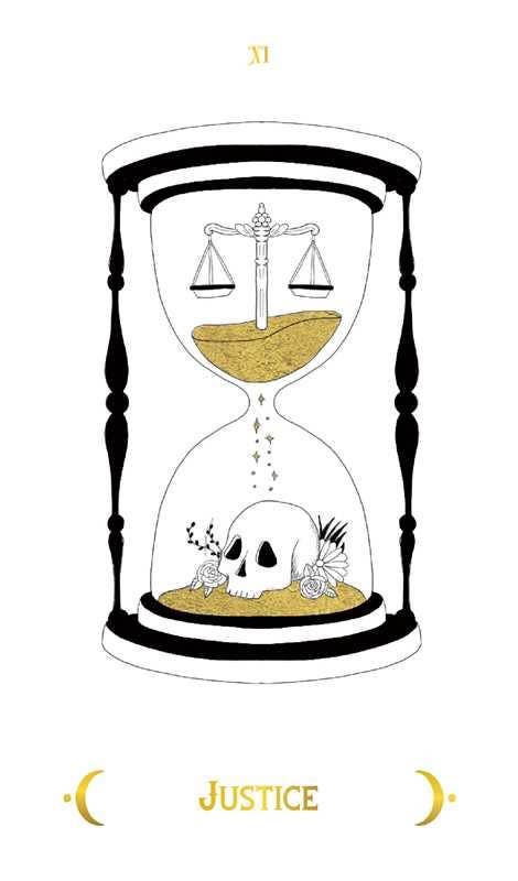 Macabre Tarot Pocket Tin Edition by Sam Rook: Flashcards; 64 pages / English